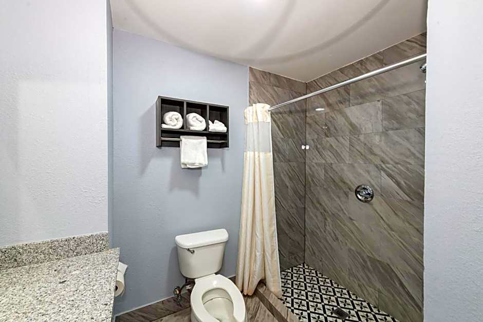 Jamestown inn & Suites