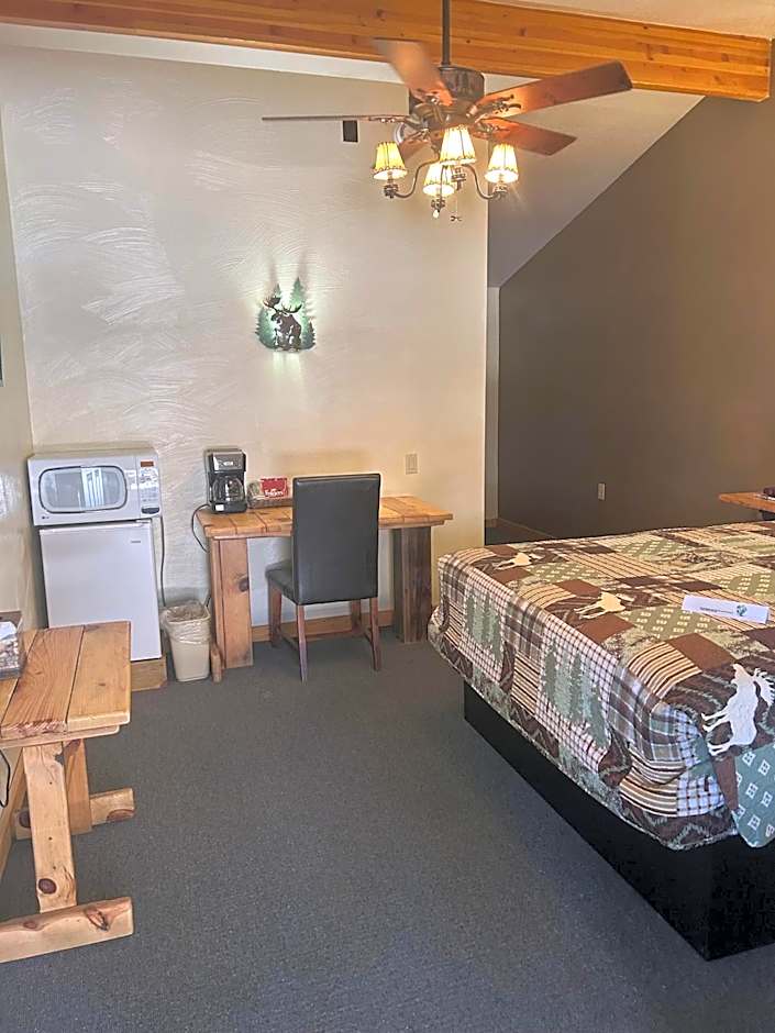Nine Pines Motel