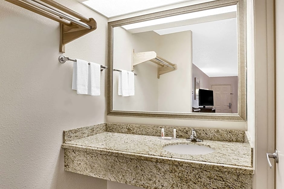 Super 8 by Wyndham Corpus Christi