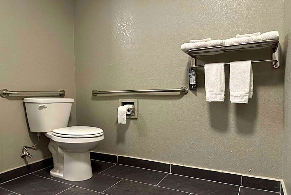 Super 8 by Wyndham Monroe