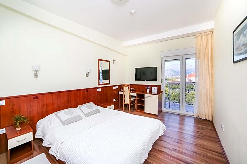 Photo 1 of 8 of 1 Double Bed or 2 Beds