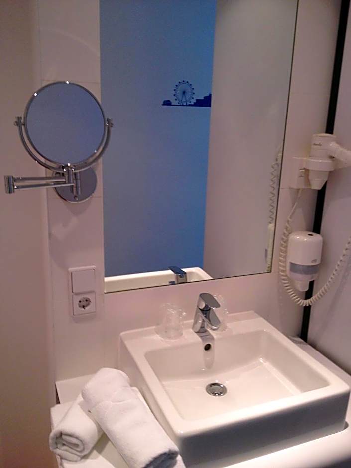 HB1 Budget Hotel - contactless check in