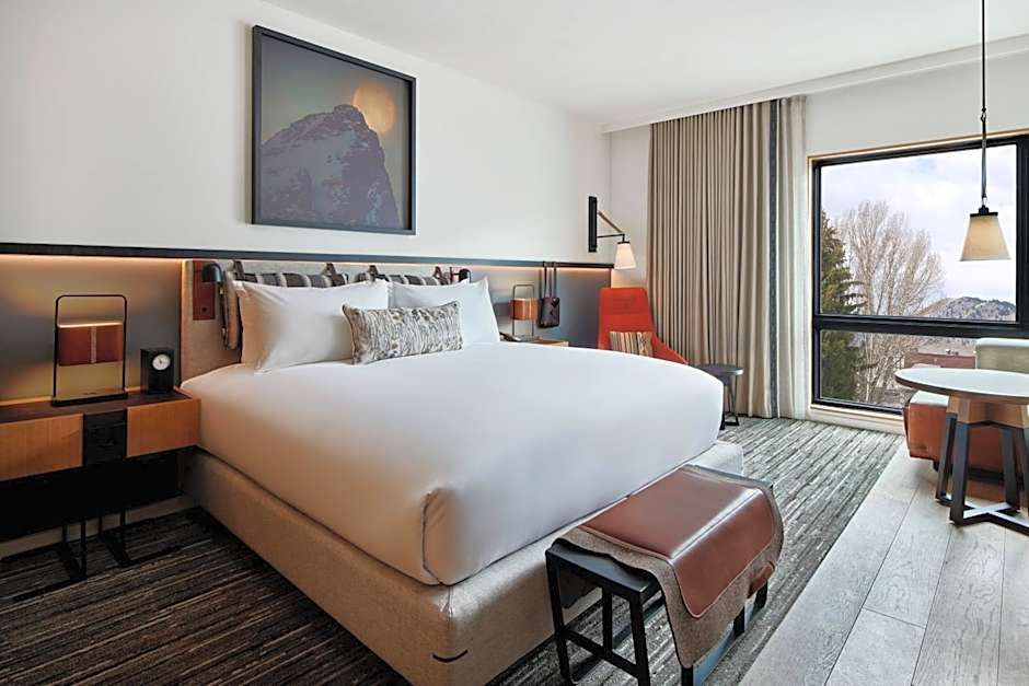 The Cloudveil, Autograph Collection