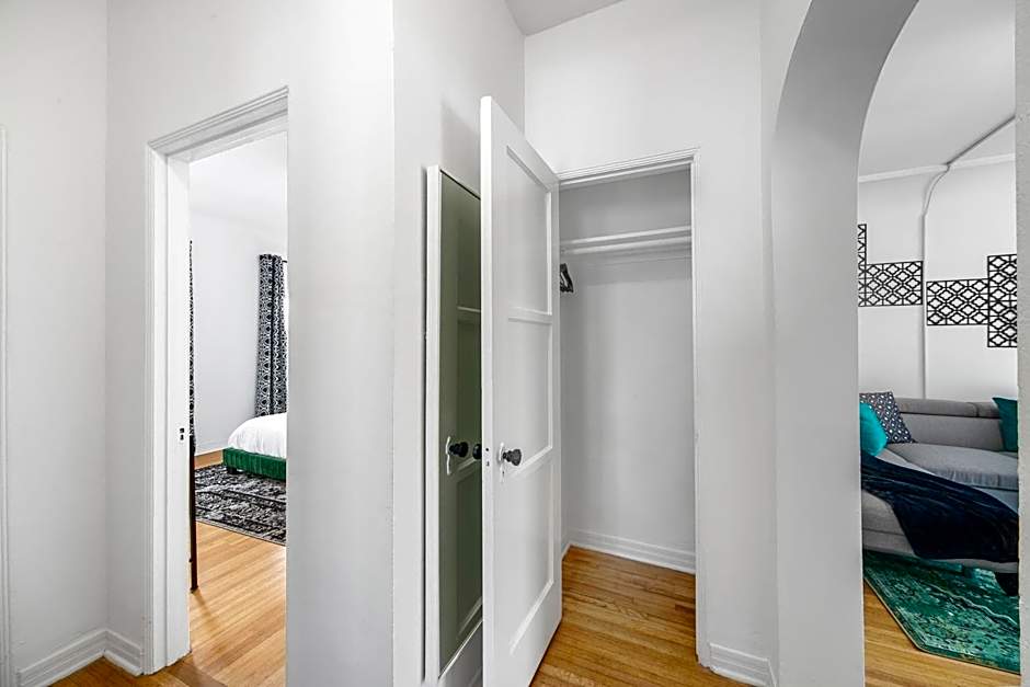 Cozy Retreat near Beverly Hills Parking, Laundry, Parking