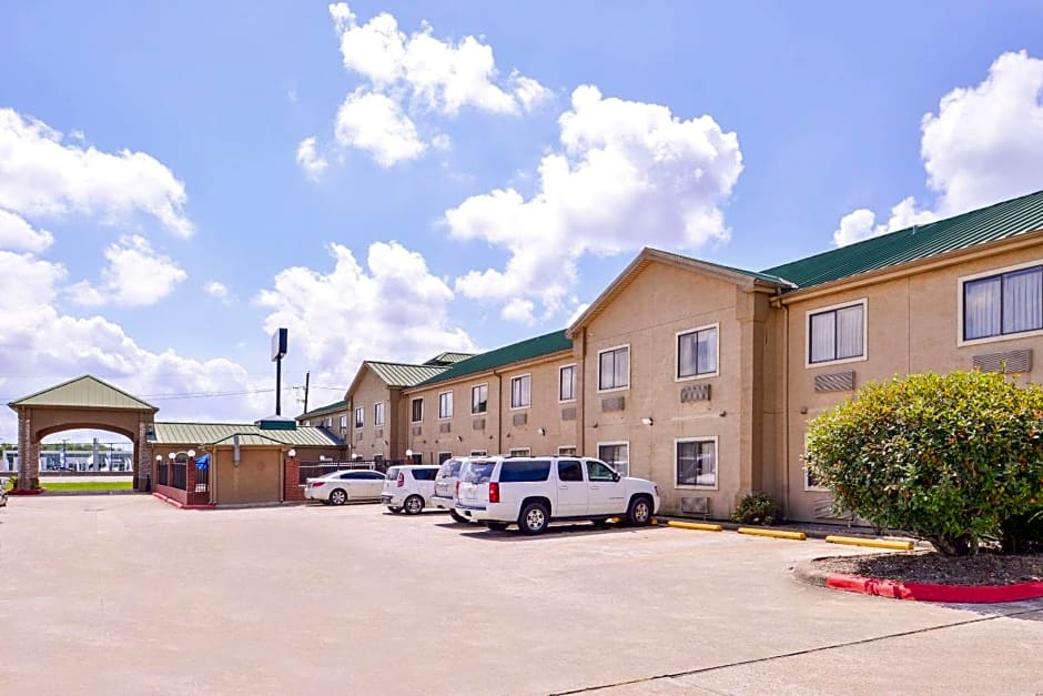 Quality Inn and Suites Beaumont
