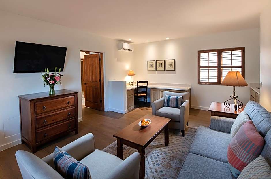Piñon Court by La Fonda