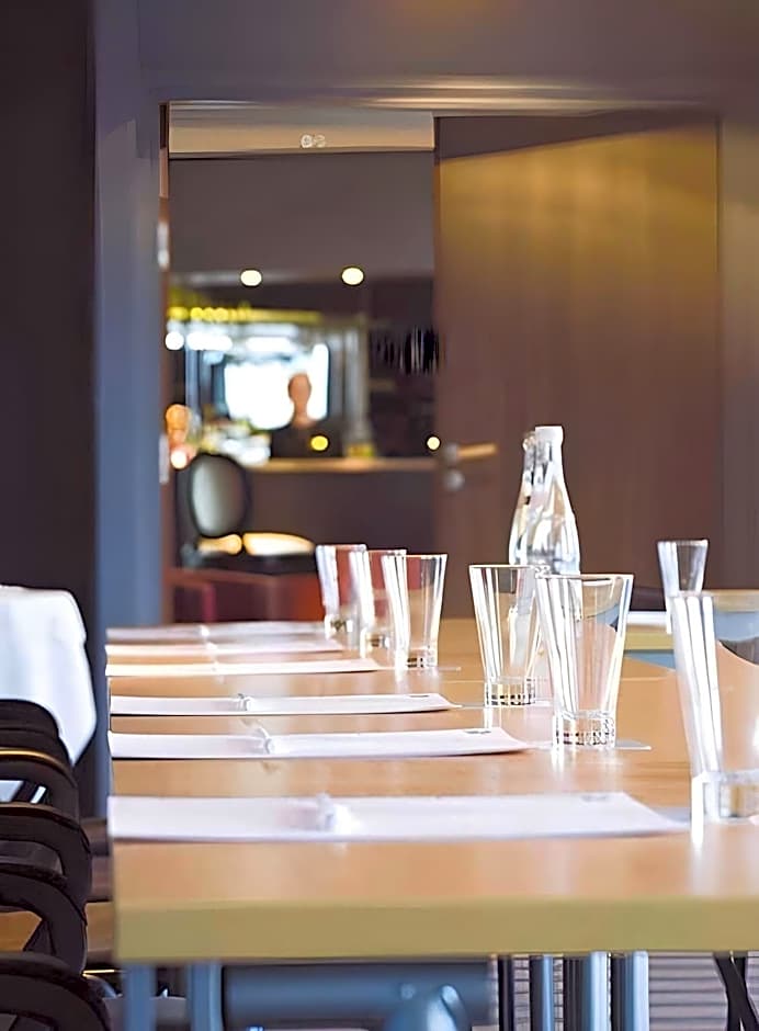 Standing Hotel Suites by Actisource