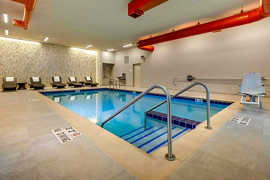 Cambria Hotel Milwaukee Downtown