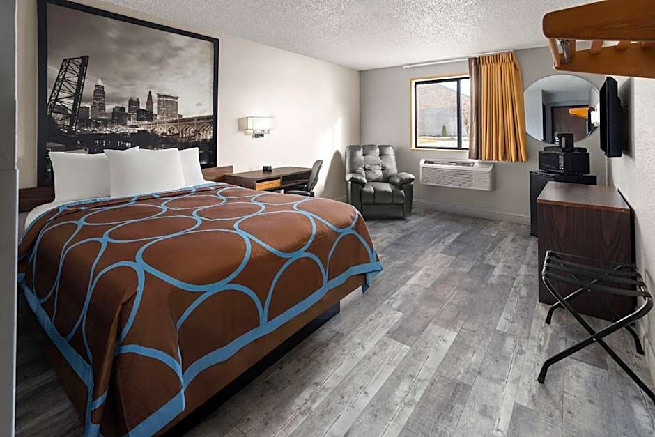 Super 8 by Wyndham Mentor/Cleveland Area