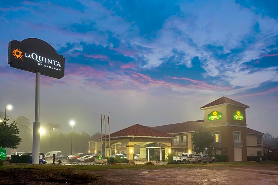 La Quinta Inn & Suites by Wyndham Conroe