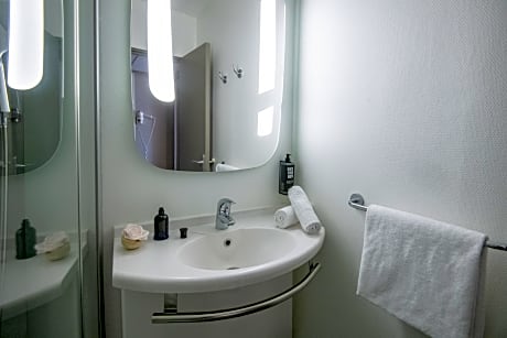 Standard Room with two single beds