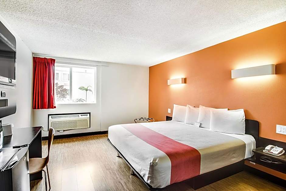 Motel 6 Carson
