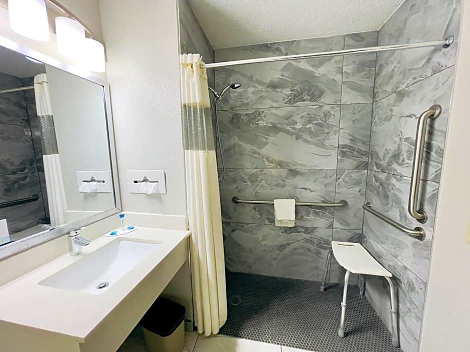 Super 8 by Wyndham Shakopee