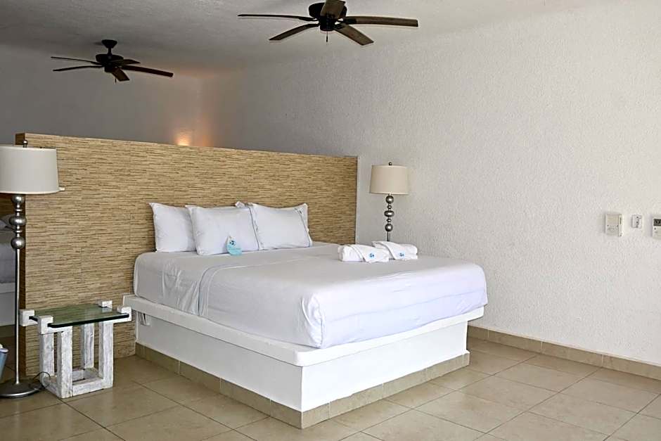 Pelicano Inn Playa del Carmen - Beachfront Hotel