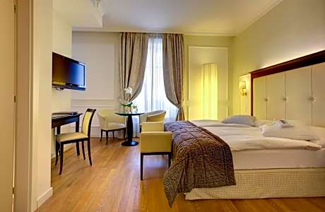 Superior Double Room with Lake View