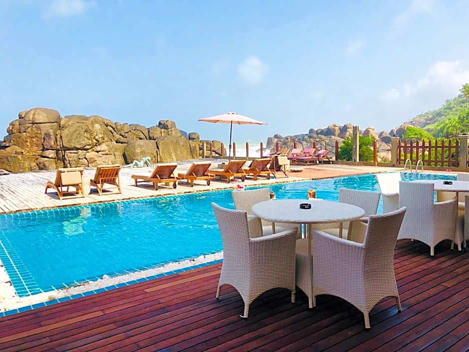 Thaproban Pavilion Waves Unawatuna