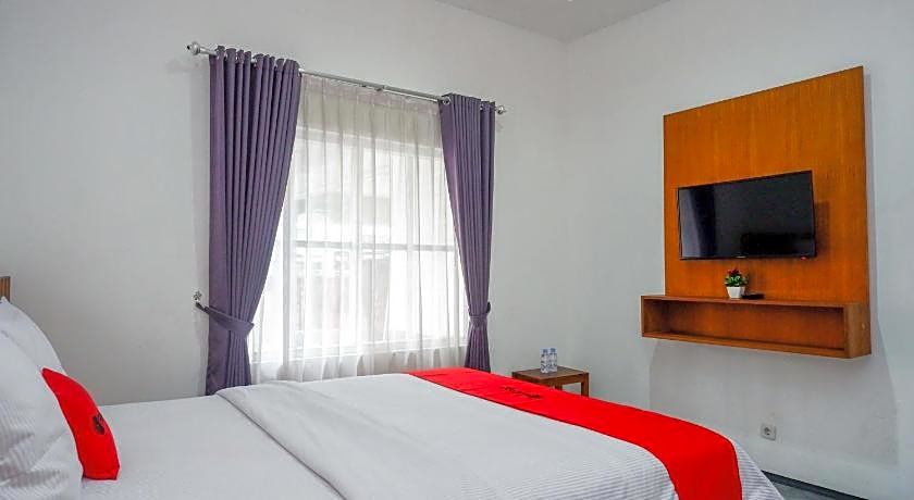 RedDoorz near XT Square 4