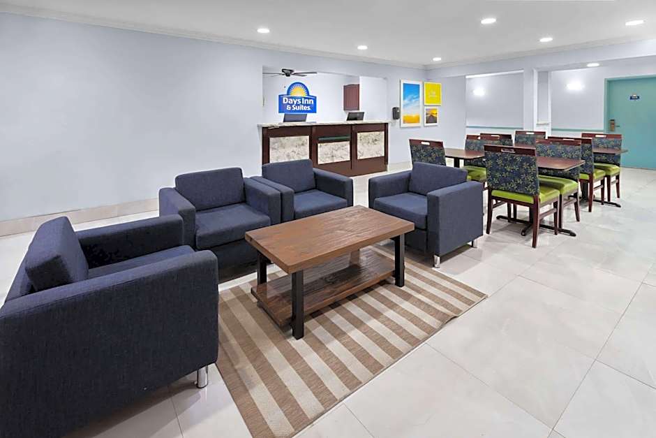 Days Inn & Suites by Wyndham Siler City