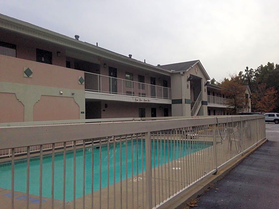 Country Hearth Inn & Suites Augusta
