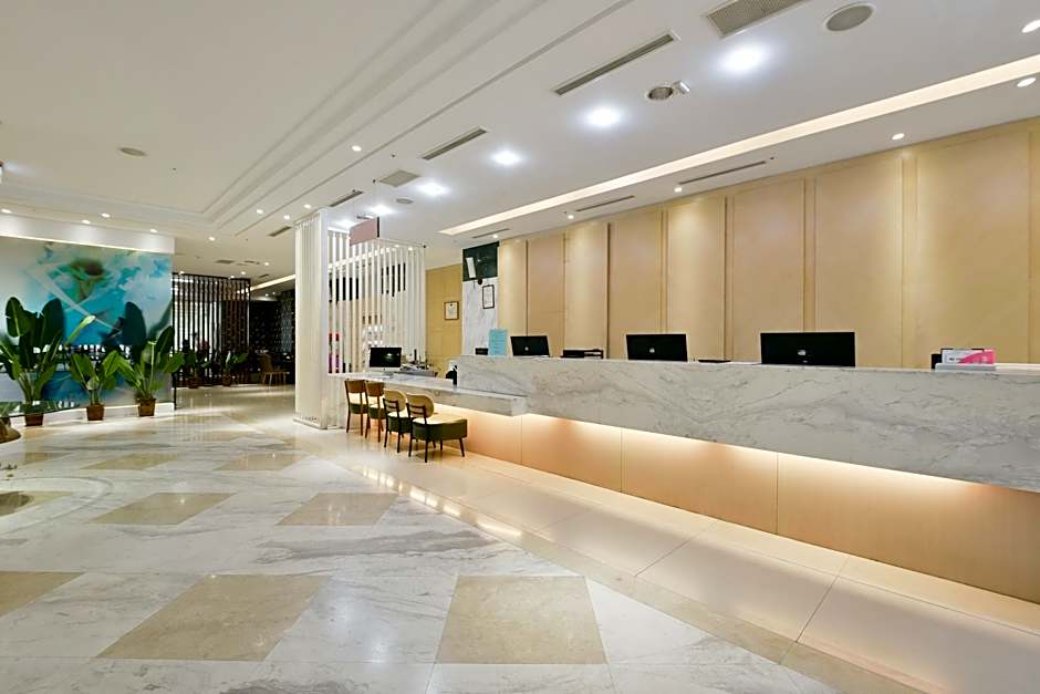 Champs Elysees Hotel