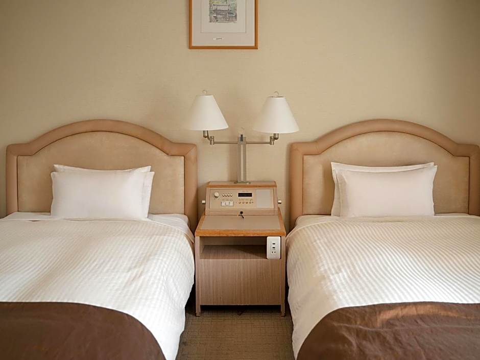 Photo 1 of 4 of 2 Beds, Nonsmoking