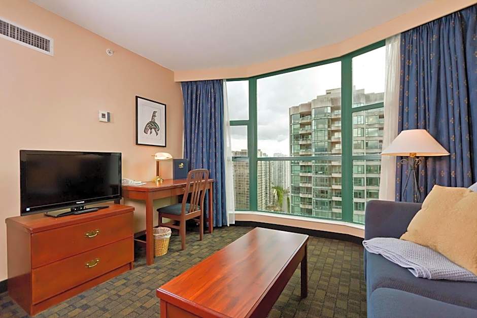 Rosedale on Robson Suite Hotel