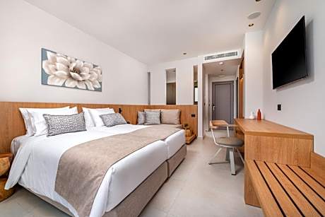 Double Premium with Sea View - Swim Up