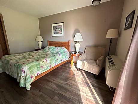 Standard Queen Room