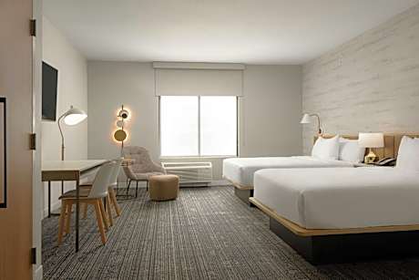 Studio Suite with Two Queen Beds and Adapted Tub - Mobility Accessible