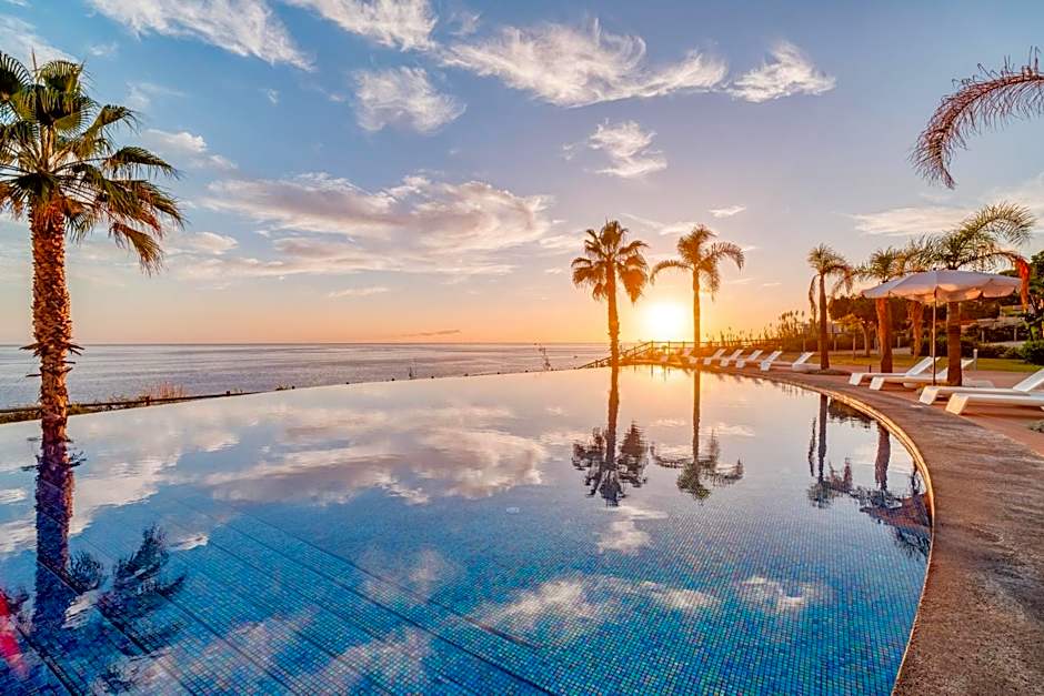 Suite BK - 3 Pools - Gym - AC - Huge Balcony