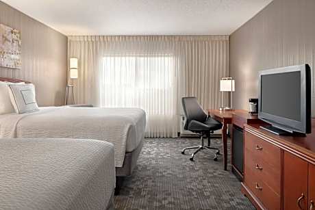 Queen Room with Two Queen Beds and Adapted Tub - Mobility and Hearing Accessible