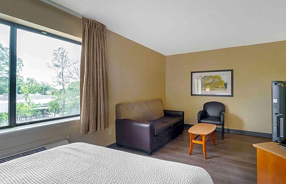 Extended Stay America Select Suites Tampa Airport Memorial – Tampa, FL