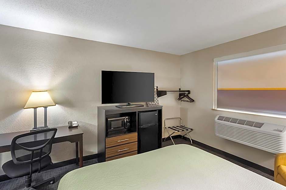 Super 8 by Wyndham Elkins