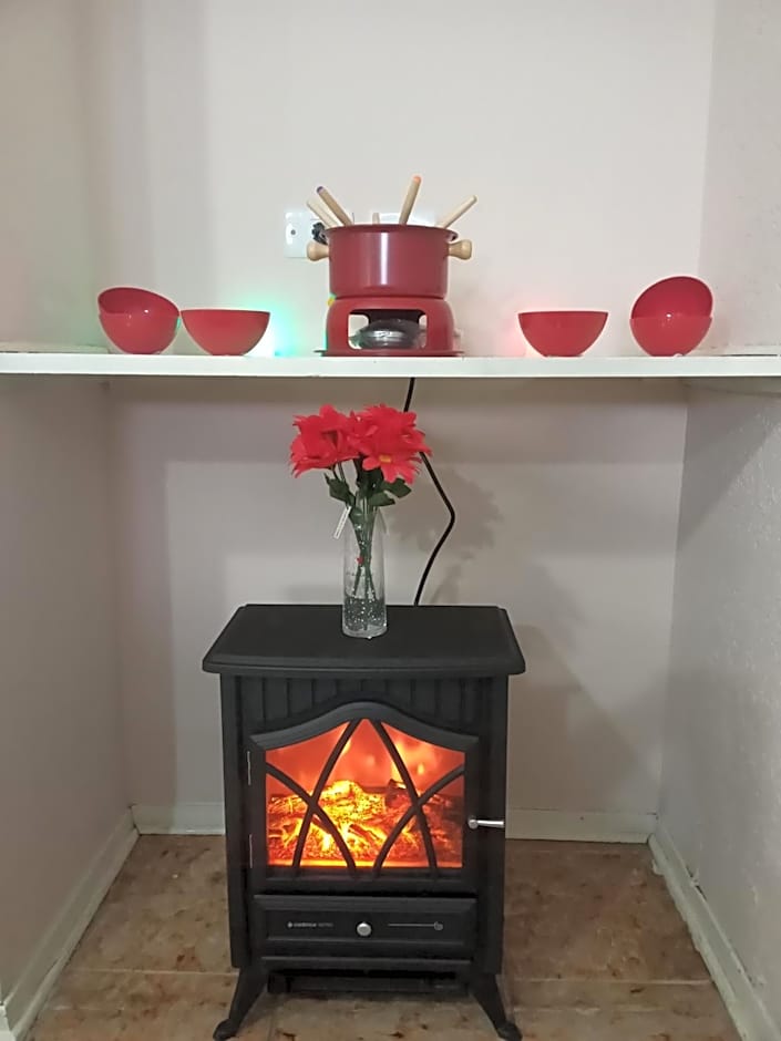 Casa Lindíssima e Espaçosa com 2 Piscinas - Adulto e Infantil, Perto da Praia, Opção da Piscina Adulto Aquecida Cobrado à Parte, 4 Quartos Frente as Piscinas, Área Gourmet Completa com Churrasqueira, Forno e Fogão a Lenha, Mesa de Bilhar, Lareira na Sala