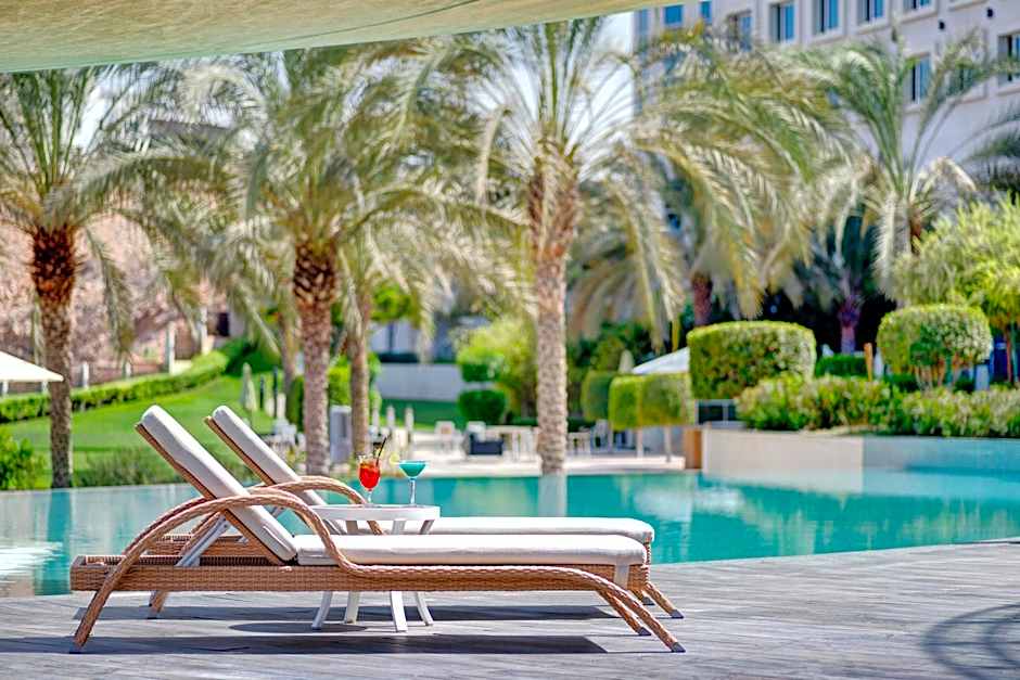 Crowne Plaza Muscat OCEC By IHG