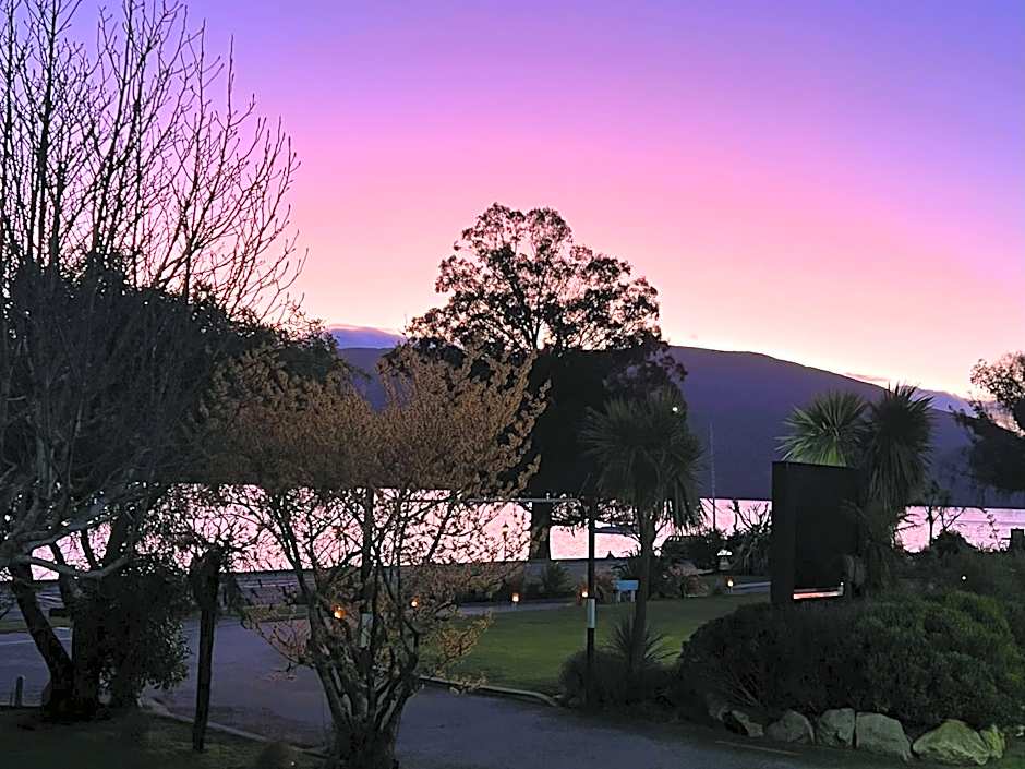 Fiordland Lakeview Motel and Apartments