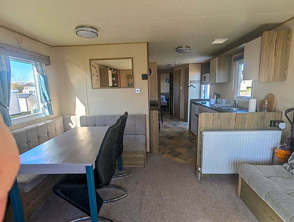 Caravan sleeps 8 at Littlesea, Weymouth