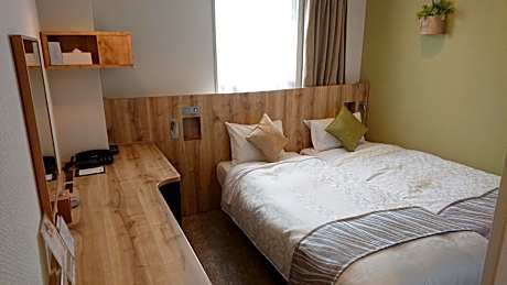 Compact Twin Room - Non-Smoking