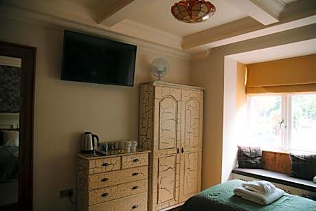 Double or Twin Room with Private Bathroom