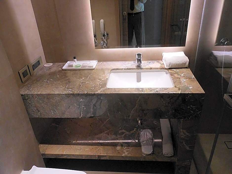 Hotel Saket 27