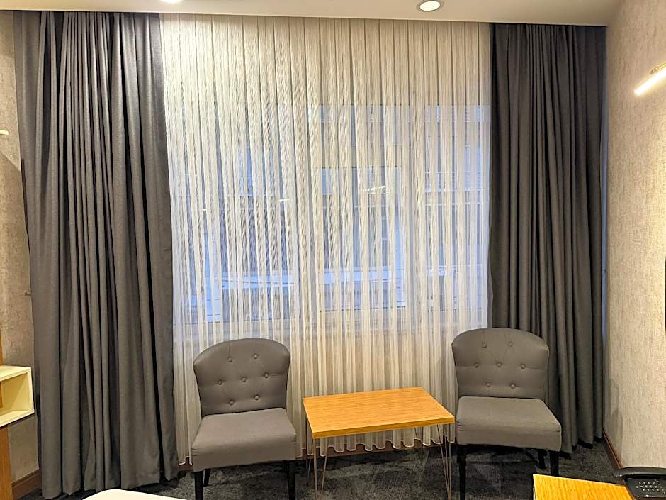 E5 PARK OTEL