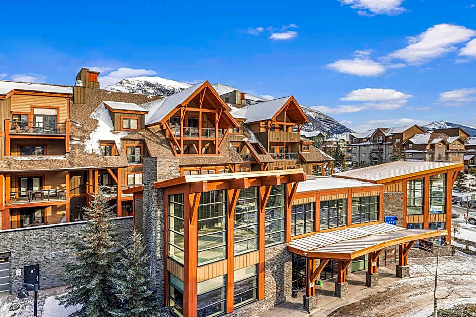 Elevated Penthouse Condo managed by Little Sister Getaways