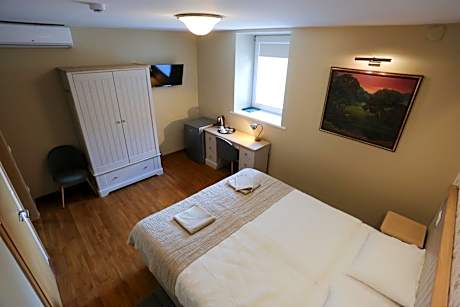 Double or Twin Room with Shower