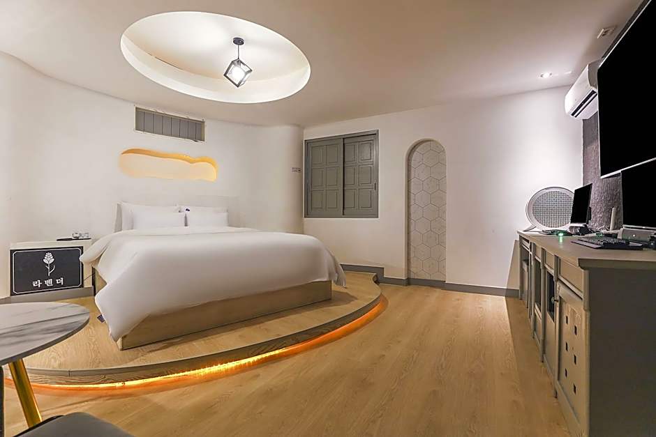 Hwaseong Wolmun Lavender Onchen Hotel
