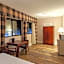 Studio City Court Yard Hotel
