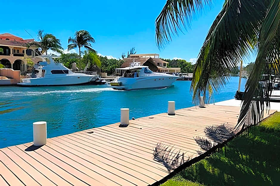 Cozy Place/WiFi/Beach 10 min Walk/Private Pool