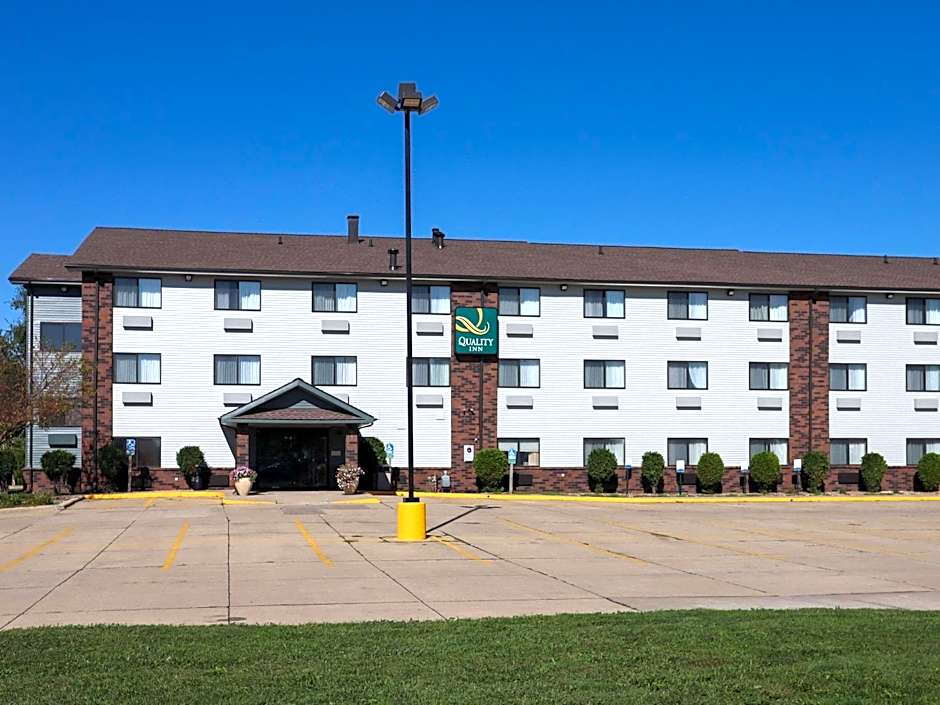 Photo 1 of 39 of Quality Inn & Suites Bloomington I-55 and I-74