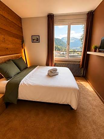 Family Room with Mountain View