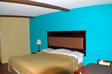 Deluxe King Room - Non-Smoking