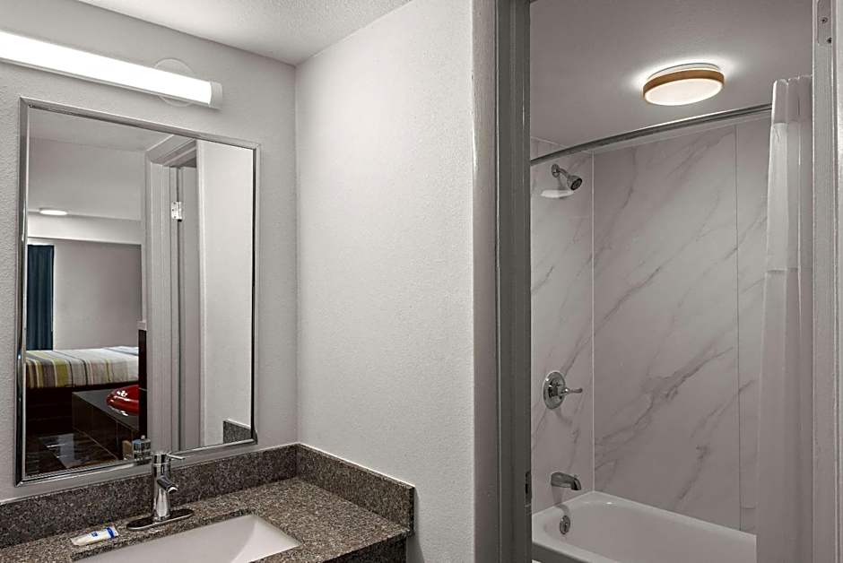 Rodeway Inn Commerce